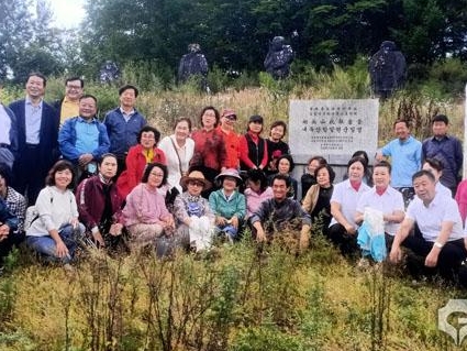 연변정음문화교류중심 내두산촌 찾아 항전승리 80주년 기념
