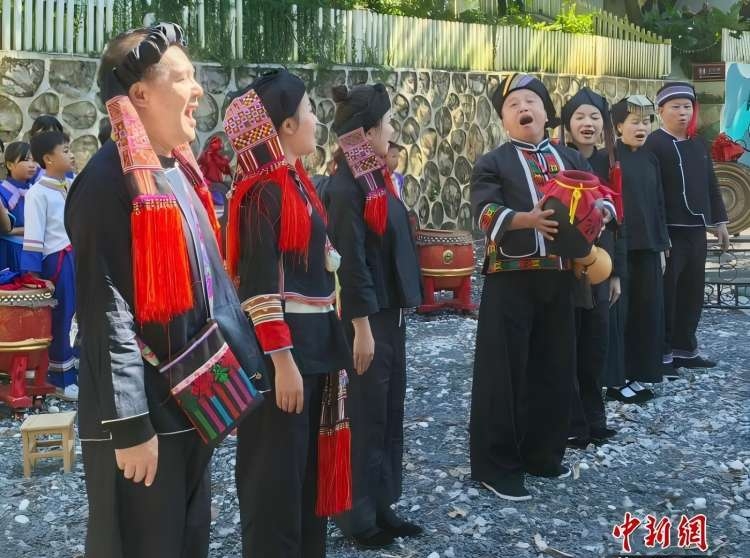 산골짜기를 울리는 요족의‘한가’ 세계로 나아가다