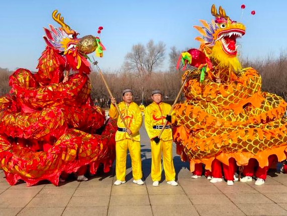 길림시 북산광장에서 '회족 룡춤' 전통 공연 선보여