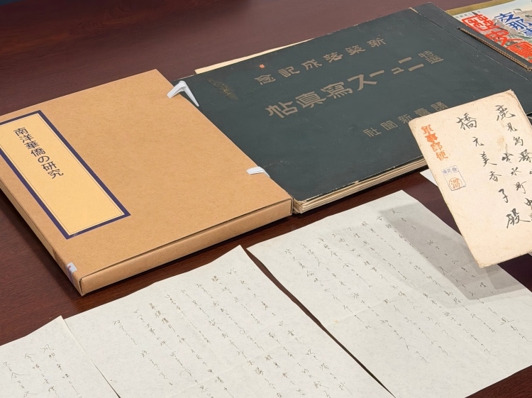 력사를 증언하는 침묵의 기록