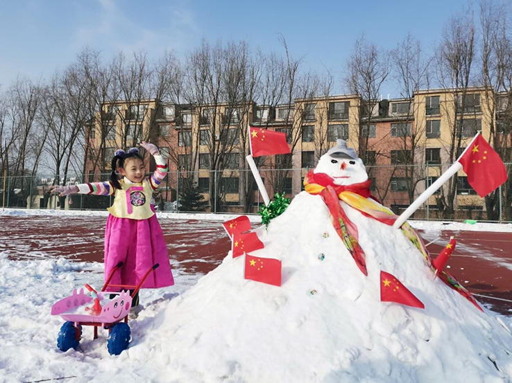 아이들 빙설과 한몸 되여 겨울스포츠 매력 한껏 만긱