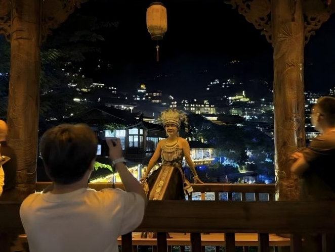 조각루의 ‘년말 보너스’...묘족 마을 공동 번영의 비밀