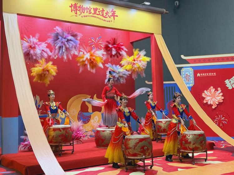 [새봄 기층탐방]위만황궁박물원 '음력설 장터' 개막, 박물관 속에서 설맞이