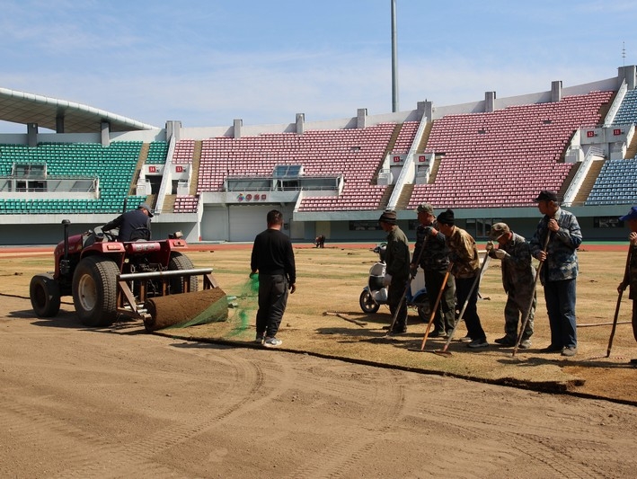 연길시전민건강체육중심, 축구시즌 맞아 전면 업그레이드  작업