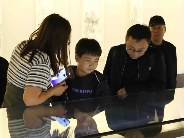 길림성박물원 모란 그림 전시회, 련휴 기간 큰 인기