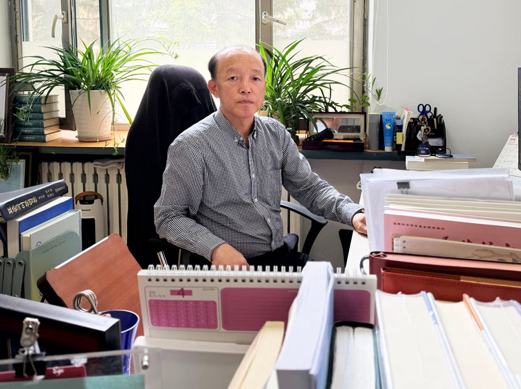 연변대학 김광수 교수, 수십년 집념으로 4권의 대형 사전 펴내